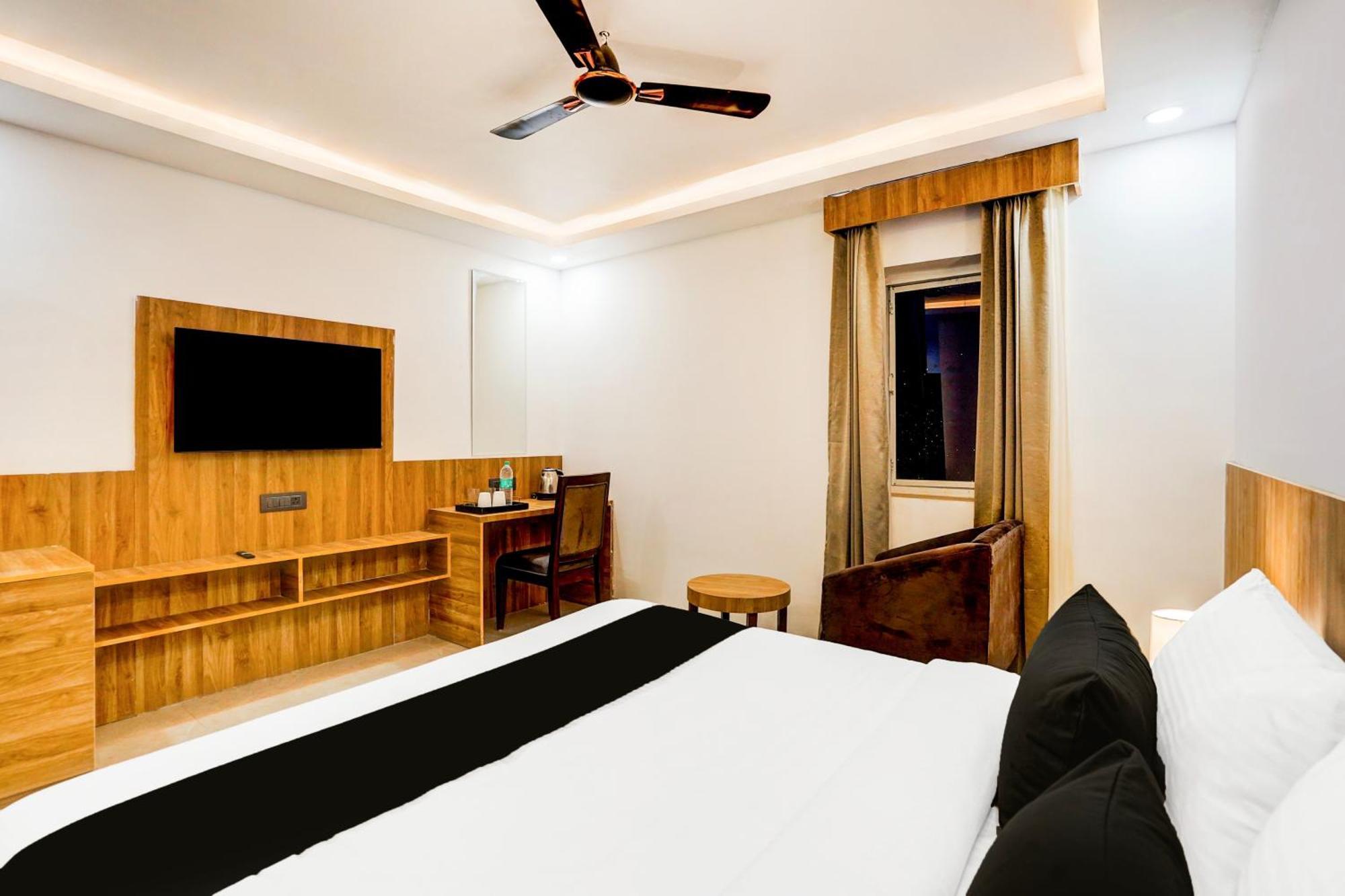 Townhouse Grand Address Hotel And Banquet Ghaziabad Eksteriør bilde